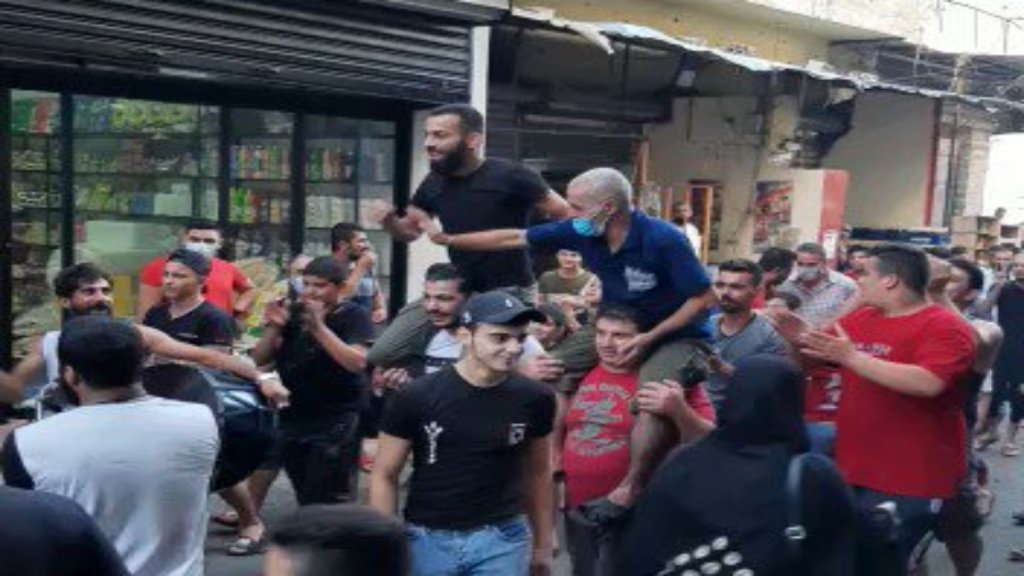 بالفيديو/  إطلاق نار واحتفالات في شارع الصفصاف بعد صدور نتائح فحوص الكورونا لعدد من ابناء المنطقة سلبية!