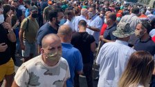 بدء تجمع مناصري التيار الوطني على طريق القصر الجمهوري رفضاً للتعرض لموقع الرئاسة وشخص الرئيس