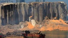مدير عام مرفأ بيروت:منذ 11 آب حتى اليوم رست في المرفأ 21 سفينة اضافة لـ6 بواخر دولية وتم تفريغ 8703 حاويات و51 ألف طن بضائع مختلفة وهذا ما ابهر المجتمع الدولي