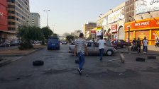 محتجون في طرابلس يقطعون الطريق عند ساحة عبد الحميد كرامي احتجاجا على طريقة تشكيل الحكومة (الجديد)