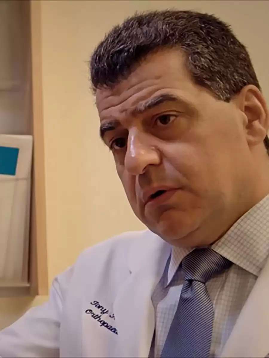 طوني تنوري طبيب وبروفيسور لبناني لامع في بوسطن سجل 12 براءة اختراع