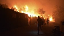 بالفيديو/ حريق هائل يلتهم أكبر مخيم للاجئين في اليونان وعمليات إنقاذ لنجدة 12,700 شخص داخل المخيم
