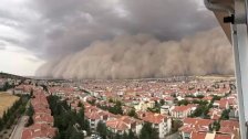 بالفيديو والصور/ عاصفة رملية مروعة تضرب العاصمة التركية أنقرة!