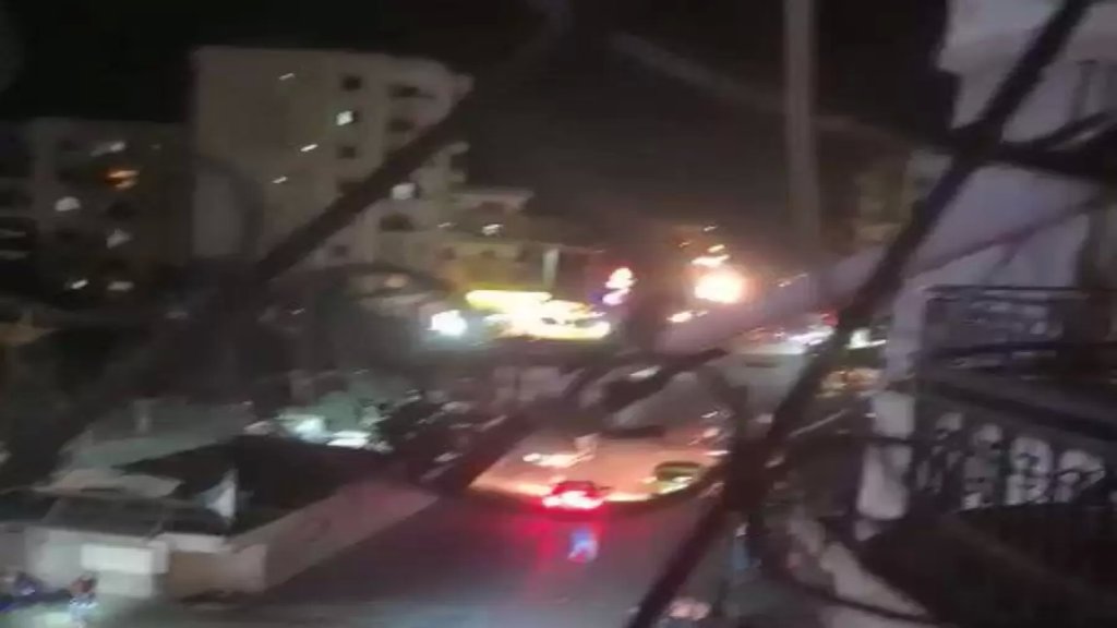 بالفيديو/ إطلاق نار خلال مداهمة الجيش لشقة بمنطقة جبل البداوي بعد معلومات عن وجود إرهابي متهم بضلوعه بارتكاب جريمة كفتون داخلها 