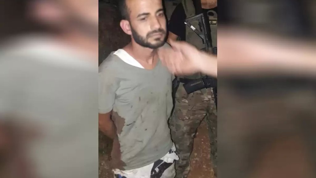 بالصورة/ لحظة إلقاء القبض على الإرهابي عبد الرزاق الرز من قبل الجيش اللبناني