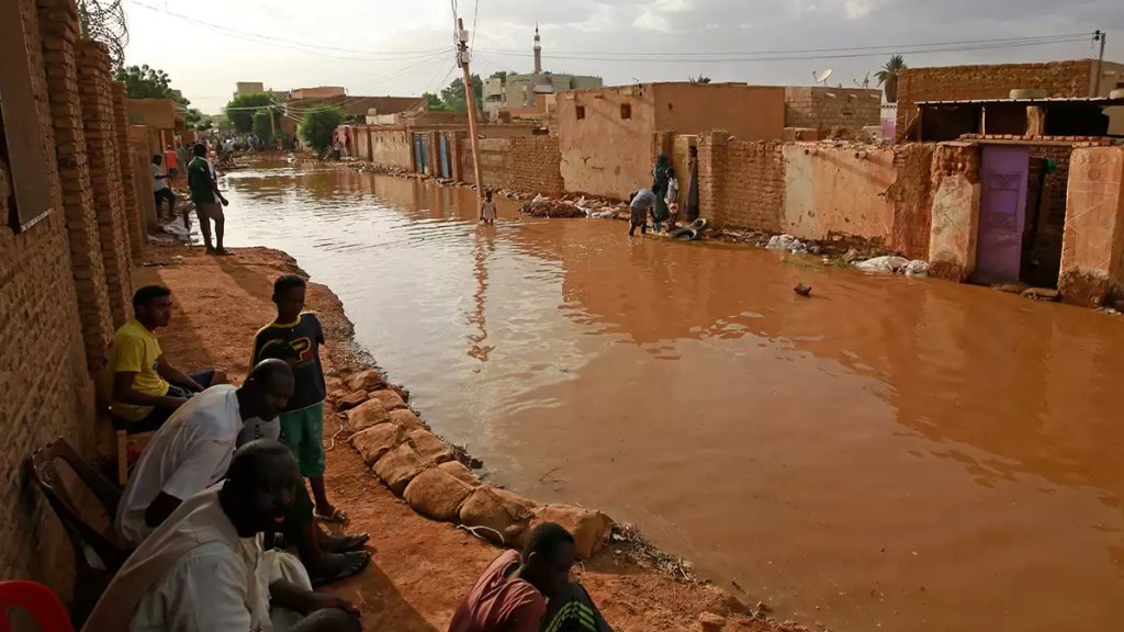 السلطات السودانية تعلن ارتفاع ضحايا السيول والفيضانات في البلاد إلى 118 قتيلا