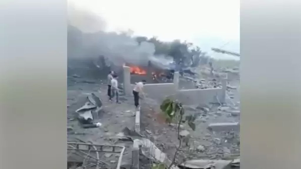 بالفيديو/ المشاهد الأولية لمكان الإنفجار في عين قانا الذي لم يعرف طبيعته حتى اللحظة