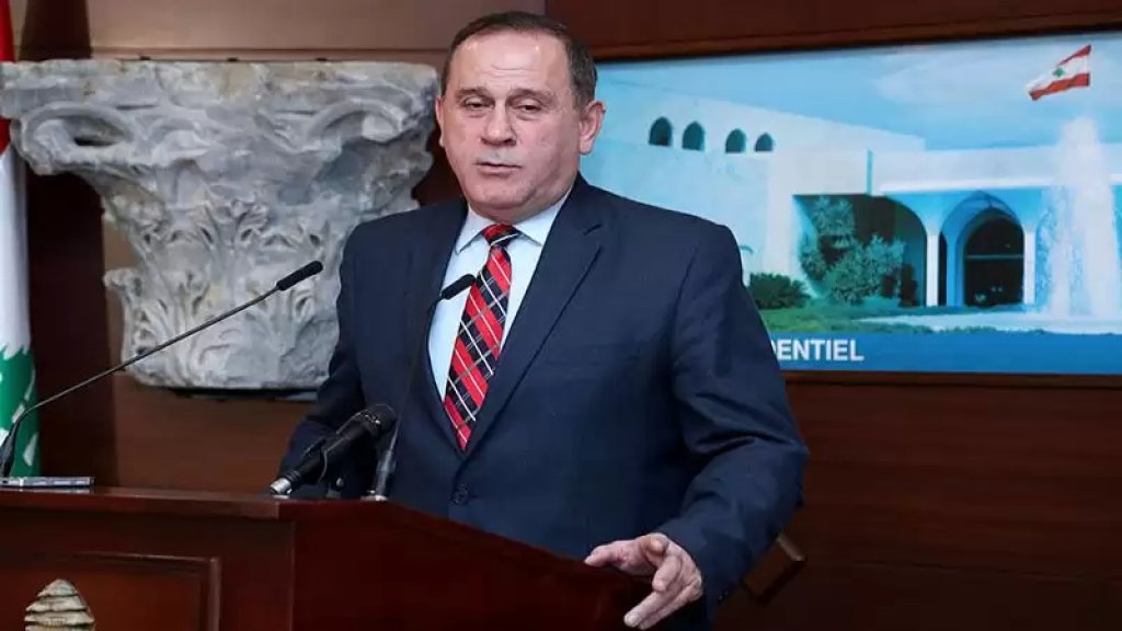 وزير الصناعة في حكومة تصريف الأعمال: "افسدتم الطوائف، طيفتم الفساد، نزعتم روح الدولة والدين...الله يريح لبنان منكم"