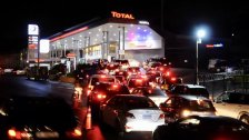 أزمة بنزين في قضاء الكورة وبعض المحطات تكتفي بالتعبئة بقيمة عشرة آلاف ليرة فقط للسيارة