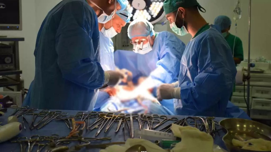 عملية جراحية نوعية في المستشفى اللبناني الإيطالي تنقذ حياة رجل أربعيني عانى من أورام سرطانية!