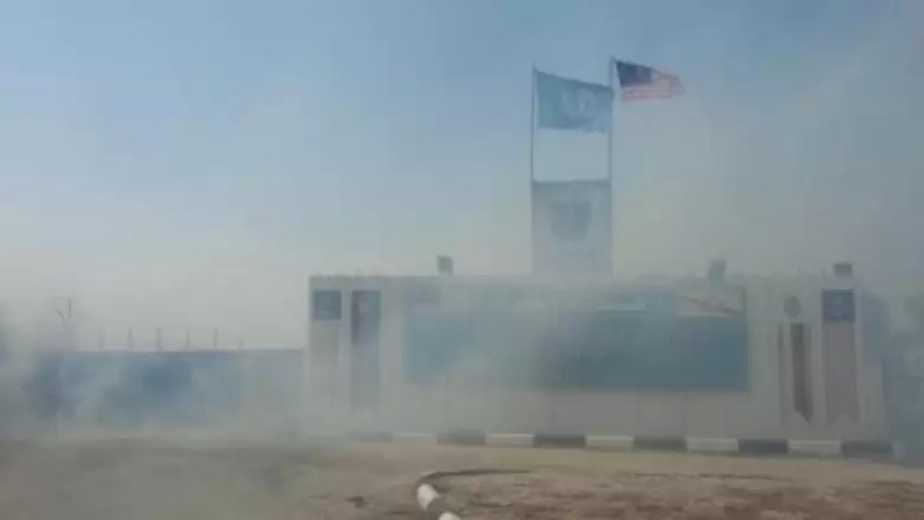بالفيديو/ حريق كبير في خراج بلدة معركة بالقرب من مقر الكتيبة الماليزية.. وجهود كبيرة لإخماده نظراً لإمتداده بسرعة بسبب قوة الرياح