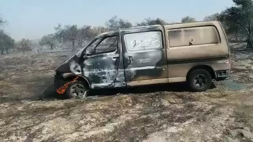 فيديو متداول..  النيران إلتهمت مساحات كبيرة وفان في بلدة دبعال!