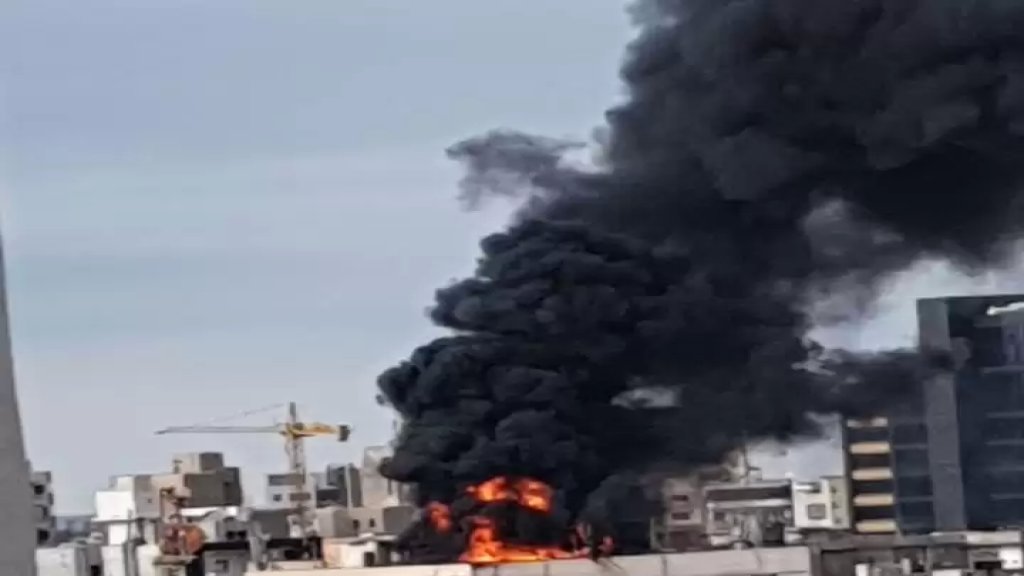 بالصورة/  حريق كبير في المدينة الصناعية في سد البوشرية