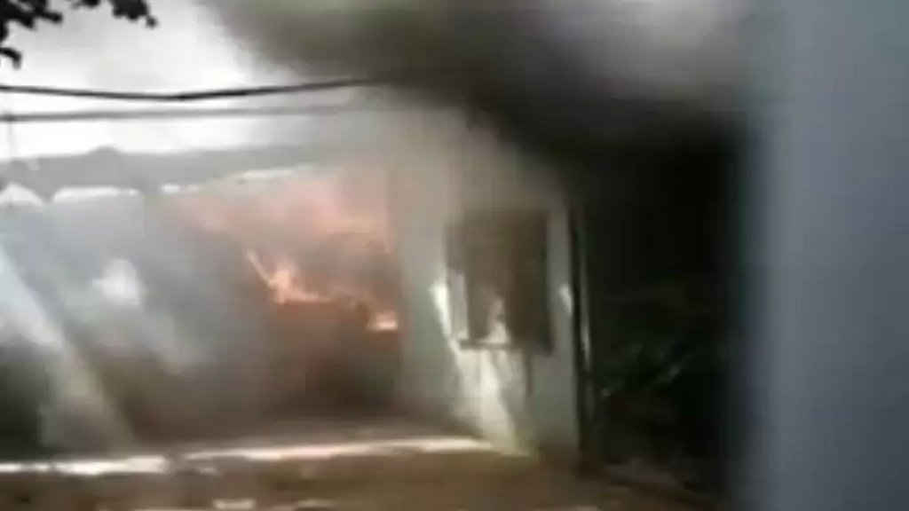 فيديو متداول لحريق في منطقة النقاش والدفاع المدني يعمل على اخماده