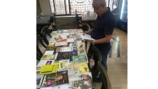 في مبادرة قيّمة...مدرس الألسنيّة (علم اللغة الحديث) يملك مطعماً في طرابلس ويوزع الكتب مجاناً فيه: &quot;أصبح الأدب مأدبة على طاولته&quot;!