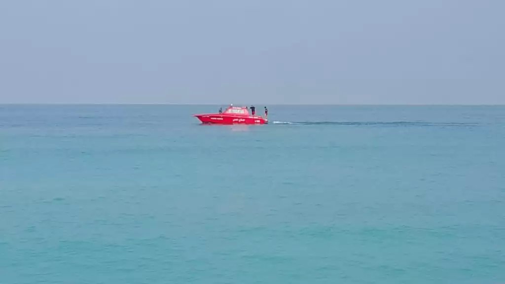 إنقاذ أحد المواطنين من الغرق قبالة شاطئ السعديات