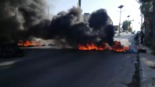 بالفيديو/ قطع الطريق بالاطارات المشتعلة في شوكين اعتراضاً على قرار "الداخلية" بإقفال البلدة 
