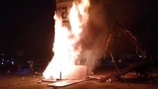 حرق شعار قبضة الثورة في وسط بيروت