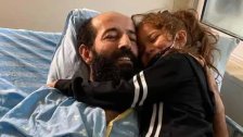 بالفيديو/ لقاء مؤثر بين الأسير الفلسطيني المضرب عن الطعام منذ 91 يوما &quot;ماهر الاخرس&quot; وابنته الصغيرة &quot;تقى&quot;
