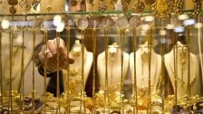 ​الإقتصاد​ والعرض &quot;متوقفان&quot; والطلب يزداد والأسعار ترتفع...اللبنانيون ينتقلون من تخزين الذهب والدولار إلى تخزين الليرة!