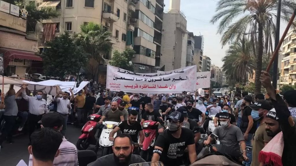 بالفيديو/ مسيرة إنطلقت من أمام مسجد عبد الناصر في كورنيش المزرعة باتجاه قصر الصنوبر استنكاراً للإساءة للنبي محمد (ص)