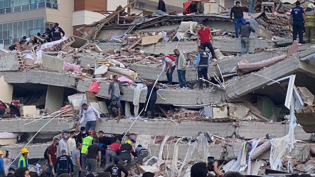 أردوغان يعد المتضررين من الزلزال بمنازل جديدة