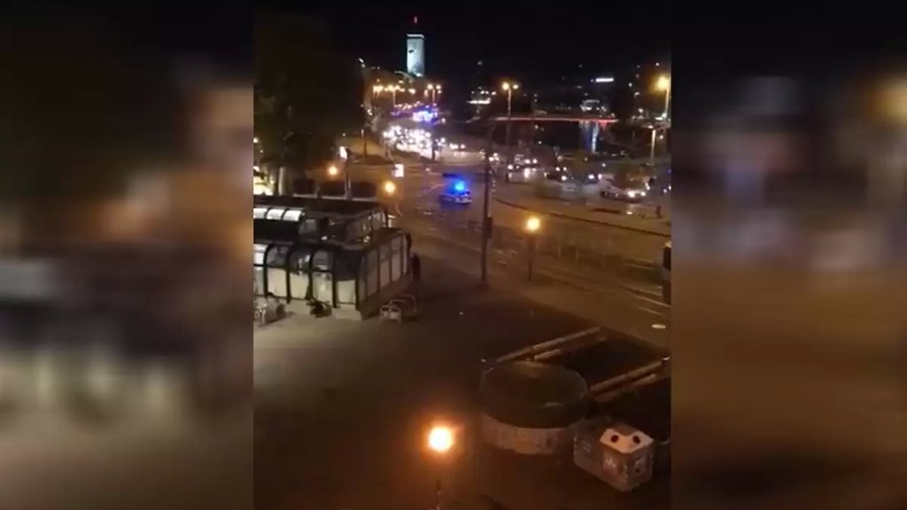 أنباء عن سقوط قتيل وعدد من الجرحى جراء الهجوم على أكبر كنيس يهودي وسط فيينا (فيديو)