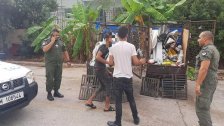 بالصور/ القبض على عصابة متخصصة بسرقة "أغطية الريغارات" من شوارع بيروت!