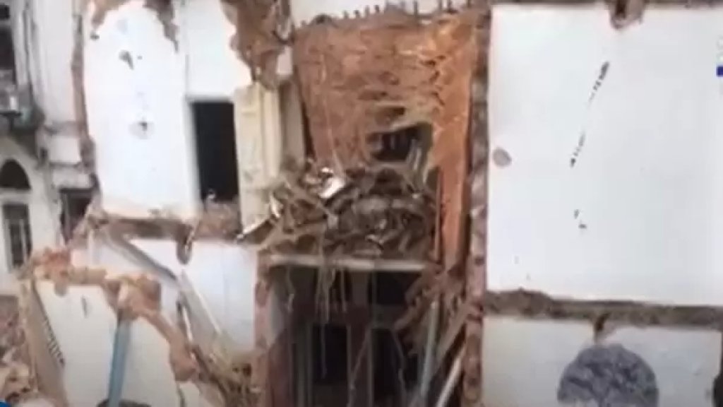 بالفيديو/ إنهيار المبنى الذي كان يبحث فيه الفريق التشيلي عن ناجين في الجميزة