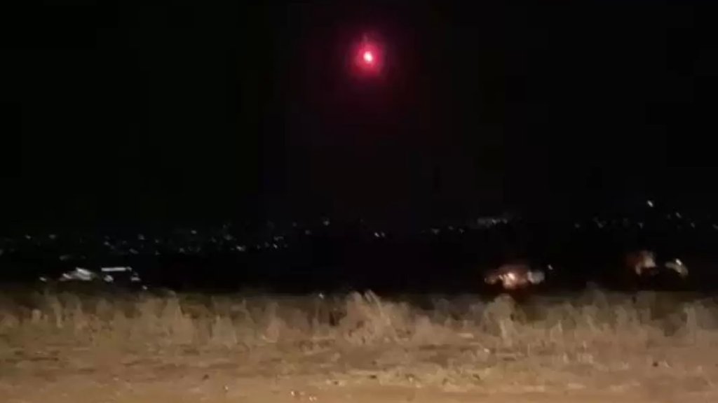 فيديو للحظة سقوط الكتلة النارية في التليل - عكار... الأهالي قالوا أنها &quot;شهب ناري&quot;