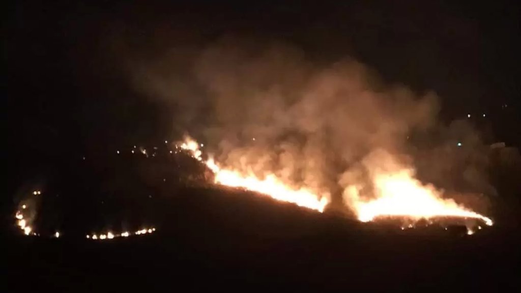 بالفيديو/ اندلاع حريق كبير في منطقة بسابا الشوف ومرج بسري