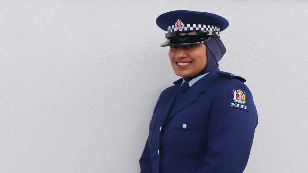 الضابطة زينة...أول محجبة في شرطة نيوزيلندا