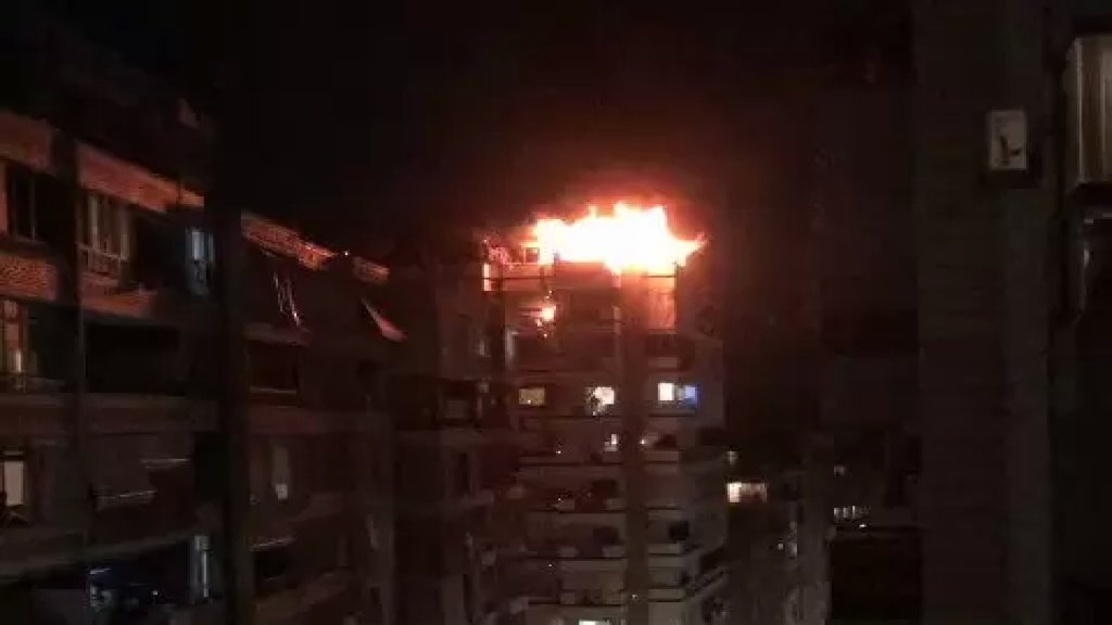 عناصر فوج اطفاء بيروت والدفاع المدني سيطروا على الحريق الذي شب في مبنى بزقاق البلاط وعملوا على اخلاء المبنى... الاضرار اقتصرت على الماديات