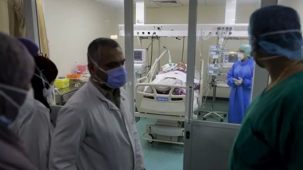 نقيب الاطباء يكشف: 6 أطباء توفوا حتى الان بسبب إصابتهم بكورونا و20 طبيبًا حاليًا في العناية المشددة للعلاج وما لا يقل عن 200 في الحجر !