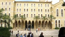 الجامعات الخاصة في لبنان تتجه لرفع الأقساط.. قرار تسعير الدولار بـ3900 ليرة صدر في الجامعة الأميركية في بيروت