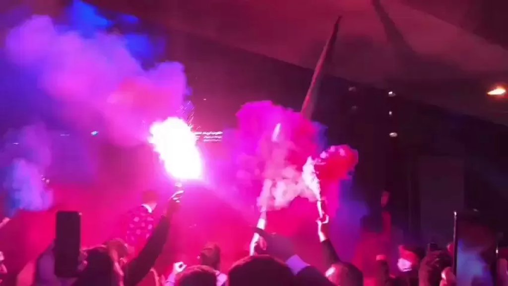 بالفيديو/ جماهير نادي النجمة تحتفل بعد الفوز على الأنصار وإنتزاع الصدارة
