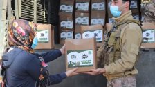الجيش اللبناني وزع حوالي 2000 حصة غذائية مقدمة هبة من جمعية مارتش بدعم من السفارة البريطانية في لبنان على عائلات محتاجة 