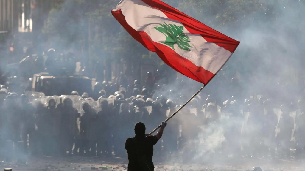 الشرق الأوسط: لبنان يعيش على هاجس عودة الاغتيالات والفوضى الأمنية..وسباق بين عودة التحركات الشعبية ومساعي تشكيل الحكومة