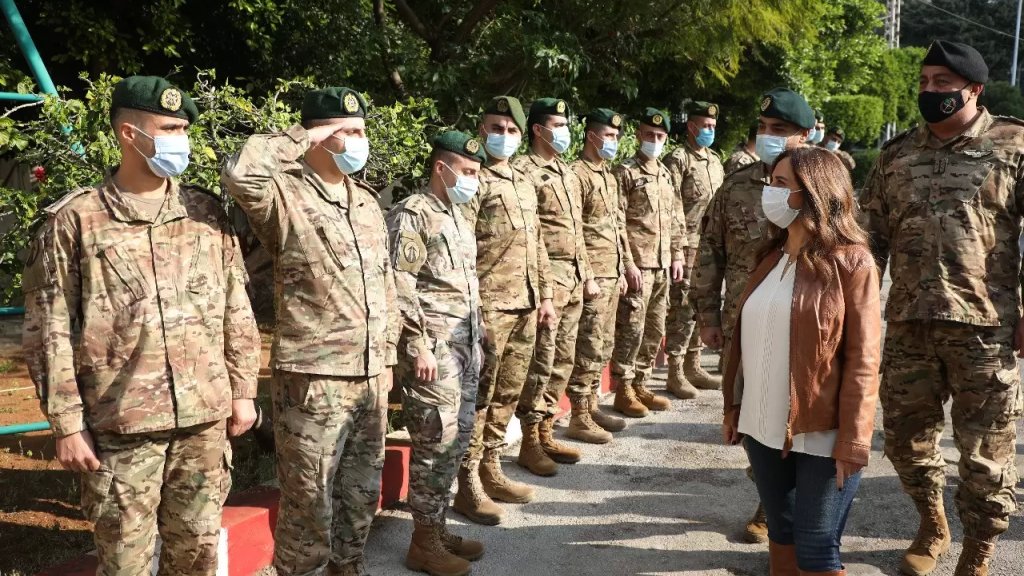 تشمل الرتب كافة...وزيرة الدفاع زينة عكر وقعت على الترقيات العسكرية في الجيش اللبناني