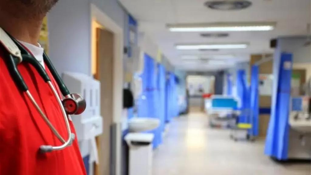 أكثر من أربعين مريضا بكورونا ينتظرون في طوارئ مستشفى الجعيتاوي لتأمين غرفة لهم (MTV)