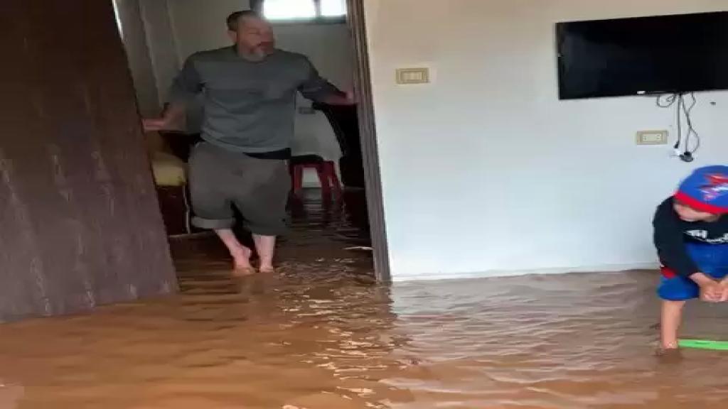 بالفيديو/ المياه تغرق منزل في عيتا الشعب 