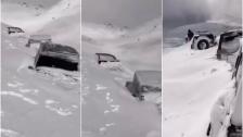 بالفيديو/ الثلوج احتجزت عددا من السيارات الرباعية الدفع منذ الأمس في جبال صنين
