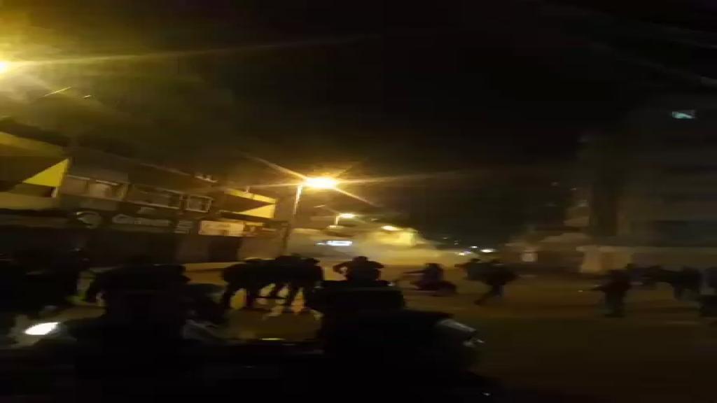 بالفيديو/ المشهد في الشوارع الفرعية لساحة النور في طرابلس 
