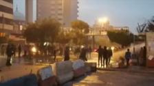استمرار الإحتجاجات في طرابلس وأمام مدخل السرايا ومسيرة راجلة وعلى الدراجات النارية جابت شوارع المدينة