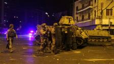 الجيش: إصابة 31 عسكرياً جراء تعرضهم للاعتداء والرشق بالحجارة وقنابل المولوتوف والمفرقعات النارية في طرابلس وتوقيف 5 أشخاص 