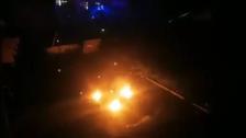 بالفيديو/  قنابل المولوتوف تتساقط بكثافة اضافة الى المفرقعات النارية على باحة سراي طرابلس وقوى الأمن تحذر 