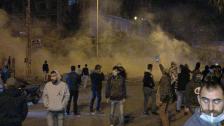 شبان يضرمون النيران أمام سرايا طرابلس ويرشقون القوى الامنية بالحجارة