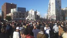 تجمع عدد من المحتجين في ساحة النور في طرابلس وسط تعزيزات أمنية مشددة