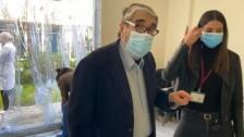بالصورة/ الفنان اللبناني القدير صلاح تيزاني (93 سنة) أول من تلقى اللقاح ضد فيروس كورونا