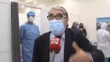 بالفيديو/ أبو سليم بعد تلقيه اللقاح: &quot;بيغلط يلي ما بيتطعم...هيدي حماية الكن&quot;